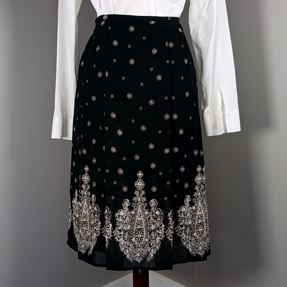 JONES WEAR Midi Skirt Box Pleats Lined Sheer Black White Print Petite Size 4 - Picture 8 of 14